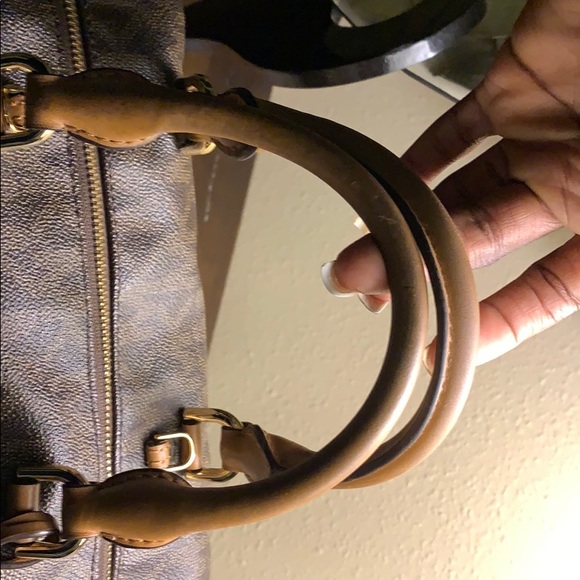 MK Handbag w/ Matching Wallet - Picture 5 of 8